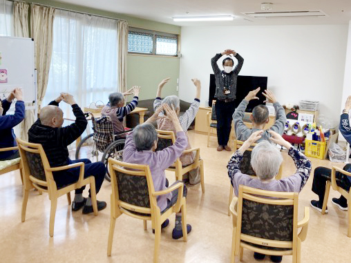 専任トレーナーの訪問体操日